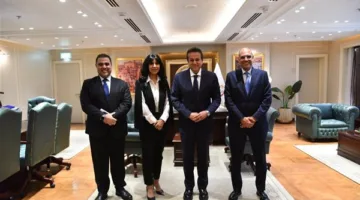 وزير الصحة يناقش سُبل تعزيز التعاون مع وفد شركة “جونسون آند جونسون”