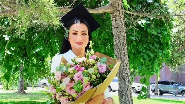 شهادة في مجال علوم وتكنولوجيا الأغذية من LIU بمرتبة شرف للعبة العباسية منى فرفور شهادة في مجال علوم وتكنولوجيا الأغذية من LIU بمرتبة شرف للعبة العباسية منى فرفور