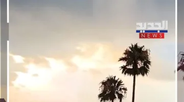 دوامة مائية تضرب منشأة ساحلية (فيديو)