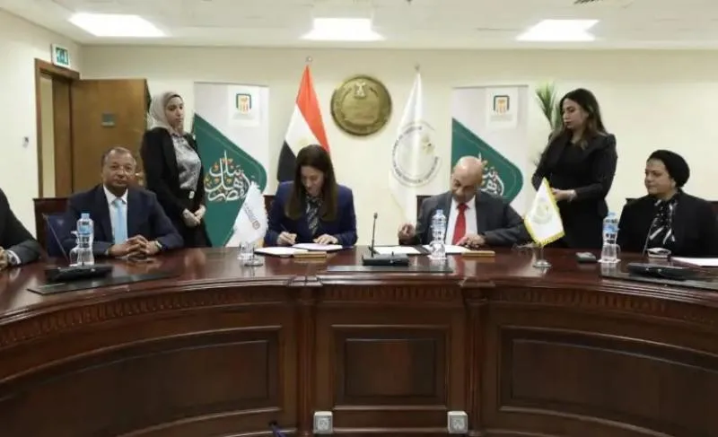البنك الأهلي يبرم اتفاقية شراكة مع وزارة التعليم لتعزيز نظام المدفوعات الإلكتروني. البنك الأهلي يبرم اتفاقية شراكة مع وزارة التعليم لتعزيز نظام المدفوعات الإلكتروني.