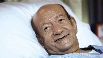 لطفي لبيب يواجه تحديًا جديدًا.. الفنان عاجز عن الحديث و الزيارات محظورة لطفي لبيب يواجه تحديًا جديدًا.. الفنان عاجز عن الحديث و الزيارات محظورة