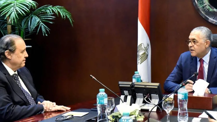مجموعة كريستال مارتن العالمية تستكشف إمكانية إنشاء مصنع للملابس والمنسوجات في مصر مجموعة كريستال مارتن العالمية تستكشف إمكانية إنشاء مصنع للملابس والمنسوجات في مصر