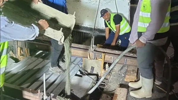 معلومات حول إتمام المرحلة الأولى من تثبيت الفواصل الدائمة في محور وجسر بديل خزان أسوان