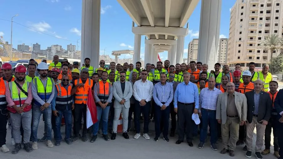 رئيس الوزراء يزور موقع مشروع إنشاء محور السادات “كوبري 45” في الإسكندرية
