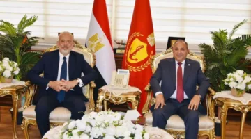 محافظ بورسعيد يجتمع بسفير اليونان لمناقشة طرق التعاون بين الجانبين