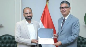 وزير التموين والتجارة الداخلية يكرم مبتكر أفضل فكرة حول تتبع السلع الغذائية من خلال “منصة حوار”
