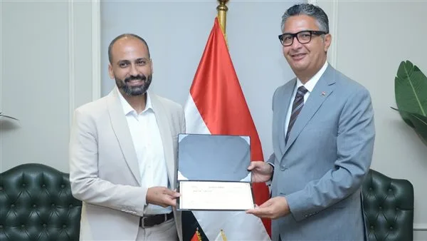 وزير التموين يكرم مبتكر أفضل فكرة من خلال “منصة حوار” لتتبع المنتجات الغذائية وزير التموين يكرم مبتكر أفضل فكرة من خلال “منصة حوار” لتتبع المنتجات الغذائية