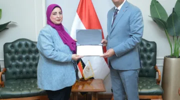 وزير التموين يُعلن عن تعيينات جديدة ويُثمن جهود المسؤولين السابقين من خلال منحهم جوائز تقديرية