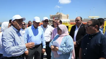 رئيس الوزراء يزور مشروع إنشاء الحواجز البحرية لحماية السواحل في الإسكندرية