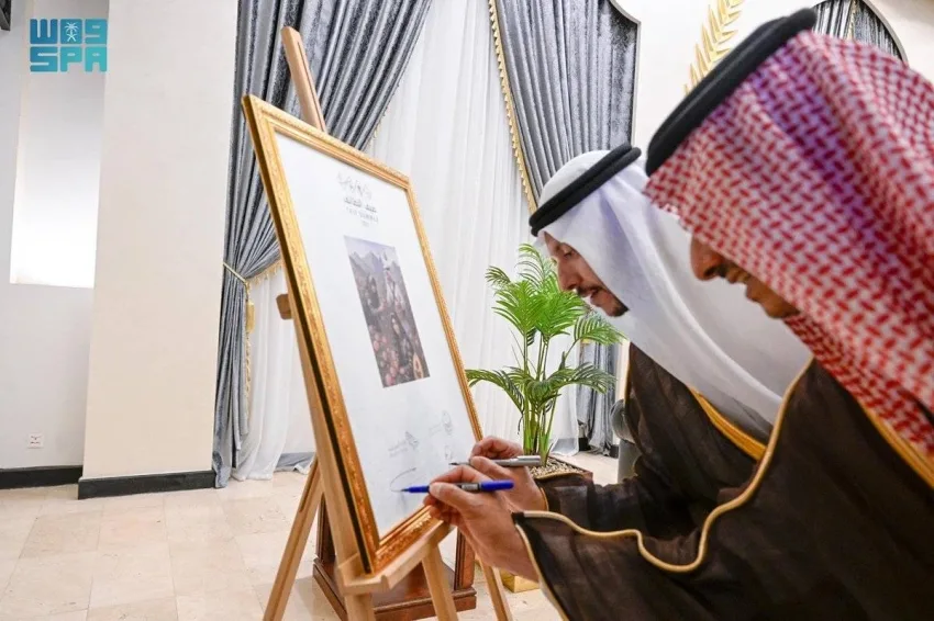 سعود بن نهار يجتمع بوزير السياحة لبدء فعاليات صيف الطائف 2025