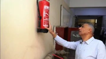 اللواء إسماعيل كمال يستعرض حالة نظام الإطفاء وشبكة الحريق في مبنى الوحدة المحلية لمركز ومدينة أسوان