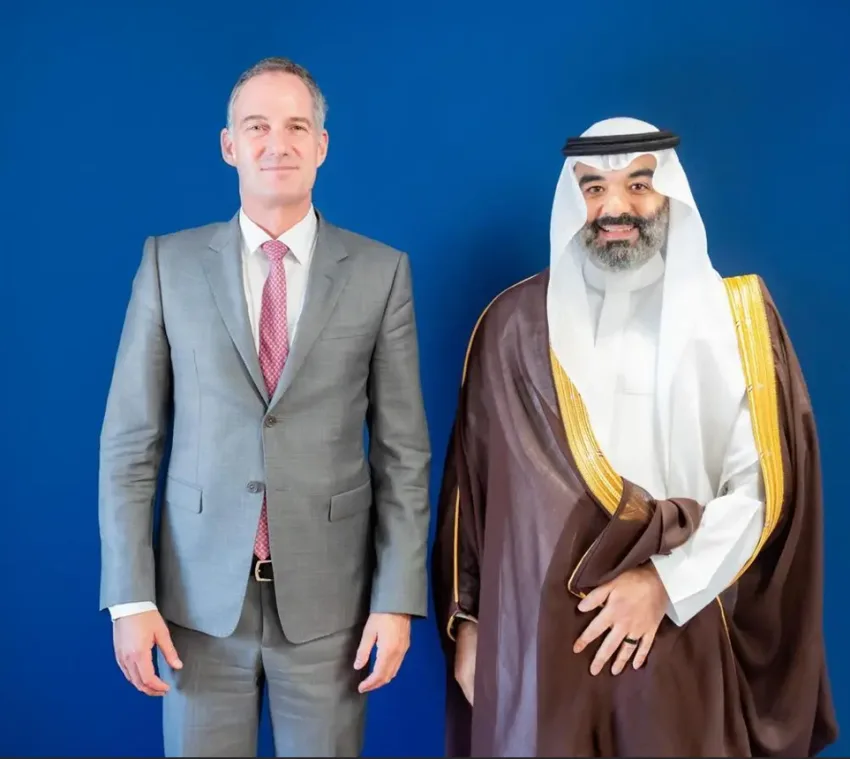 وزير الاتصالات يلتقي بنظيره البريطاني لبحث تعزيز التعاون بين السعودية والمملكة المتحدة وزير الاتصالات يلتقي بنظيره البريطاني لبحث تعزيز التعاون بين السعودية والمملكة المتحدة