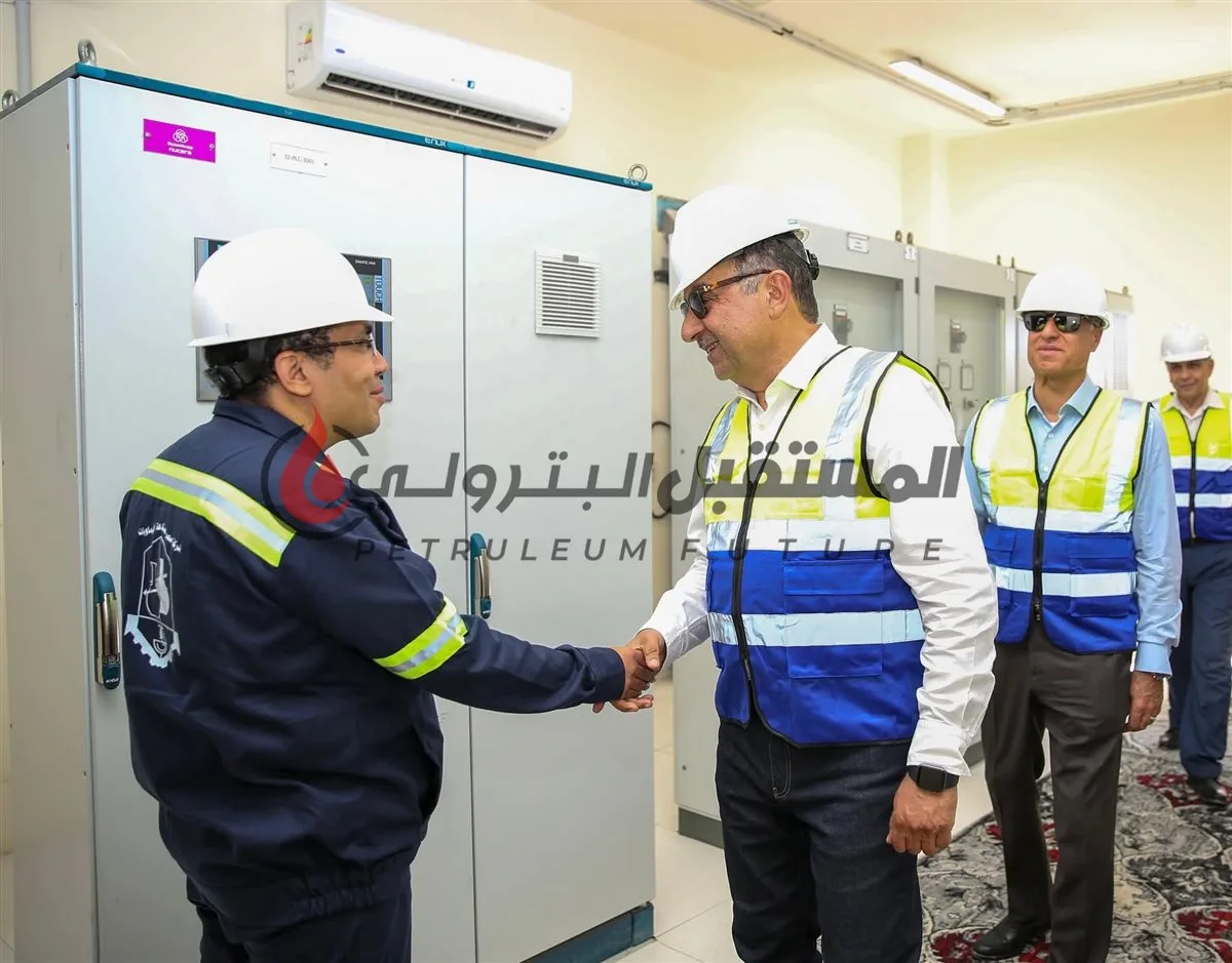 وزير قطاع الأعمال يجري جولة تفقدية في شركة مصر لإنتاج المواد الكيميائية بالإسكندرية وزير قطاع الأعمال يجري جولة تفقدية في شركة مصر لإنتاج المواد الكيميائية بالإسكندرية