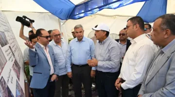 رئيس الوزراء يزور مشروع تحسين واجهات المباني على كورنيش الإسكندرية