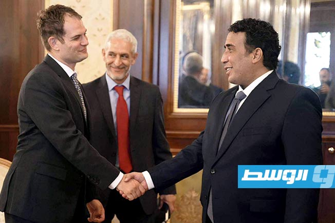لقاء المنفي مع وزير الدولة البريطاني لشؤون الشرق الأوسط وشمال أفريقيا هاميش فولكنر بالعاصمة طرابلس، 14 يوليو 2025. (المجلس الرئاسي)
