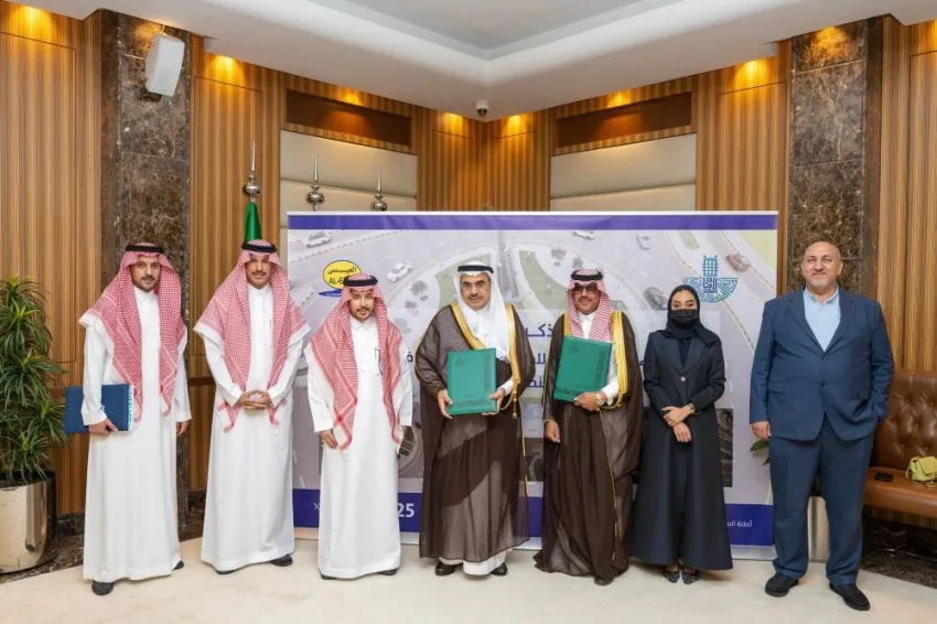 أمين المنطقة الشرقية يوقع اتفاقية لإنشاء دوار ونصب جمالي في المدخل الجنوبي لمدينة بقيق أمين المنطقة الشرقية يوقع اتفاقية لإنشاء دوار ونصب جمالي في المدخل الجنوبي لمدينة بقيق