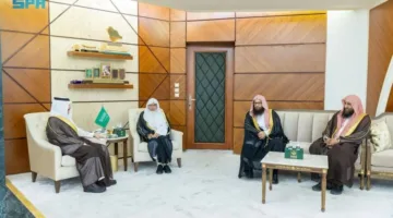 أمير المنطقة الشرقية يستقبل المشاركين في الدورة الشرعية العشرين