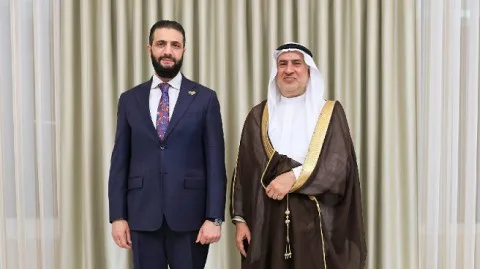 دمشق.. الشرع يناقش آفاق التعاون الاستثماري مع مسؤول سعودي دمشق.. الشرع يناقش آفاق التعاون الاستثماري مع مسؤول سعودي