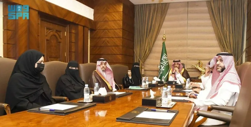 محافظ جدة يستعرض التقرير الكامل حول أداء التعليم في جدة خلال النصف الأول من عام 2025