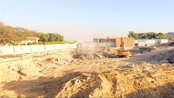 وزارة السياحة والآثار تكشف تفاصيل حفر “لودر” في منطقة أهرامات الجيزة التاريخية. وزارة السياحة والآثار تكشف تفاصيل حفر “لودر” في منطقة أهرامات الجيزة التاريخية.