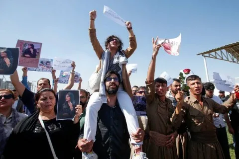 قتل بالرصاص خلال مظاهرة احتجاجاً على انقطاع الكهرباء في كردستان العراق قتل بالرصاص خلال مظاهرة احتجاجاً على انقطاع الكهرباء في كردستان العراق