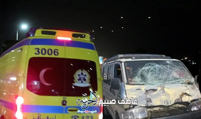 إسعاف المصابين في حادث انقلاب حافلة صغيرة على الدائري الأوسط في مدينة 15 مايو إسعاف المصابين في حادث انقلاب حافلة صغيرة على الدائري الأوسط في مدينة 15 مايو