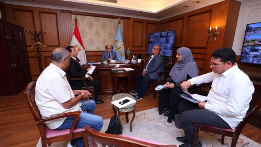 مناظرة حول مجموعة من الشكاوى خلال اجتماع المواطنين في كفر الشيخ مناظرة حول مجموعة من الشكاوى خلال اجتماع المواطنين في كفر الشيخ