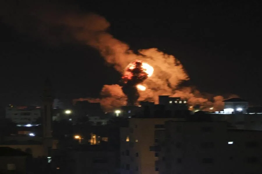عاجل.. مقتل 4 فلسطينيين في غارات إسرائيلية استهدفت مخيمات للنازحين في غزة عاجل.. مقتل 4 فلسطينيين في غارات إسرائيلية استهدفت مخيمات للنازحين في غزة