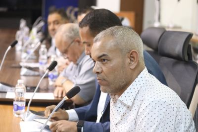 جانب من لقاء المبعوثة الأممية هانا تيتيه ونائبتها للشؤون السياسية ستيفاني خوري مع أعضاء من حراك المنطقة الغربية، الإثنين 14 يوليو 2025 (البعثة الأممية)