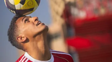 بعد انضمامه الرسمي.. الأهلي يشارك ألبوم صور لياسين مرعي بزي الفريق الأحمر