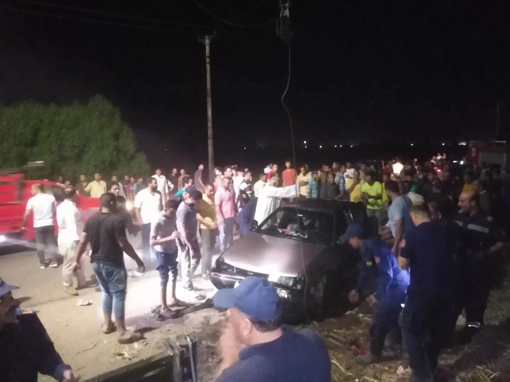 بالصور .. وفاة شخص وإصابة ثلاثة آخرين جراء انقلاب سيارة خاصة في مصرف بالغربية بالصور .. وفاة شخص وإصابة ثلاثة آخرين جراء انقلاب سيارة خاصة في مصرف بالغربية