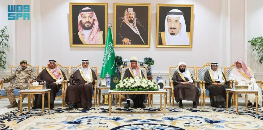 أمير منطقة نجران يجتمع مع مسؤولي الإعلام والصحفيين من القطاعات الحكومية والخاصة أمير منطقة نجران يجتمع مع مسؤولي الإعلام والصحفيين من القطاعات الحكومية والخاصة