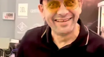 بالطبع، هو يذكرني بذلك.. مصطفى قمر يُثني على ألبوم عمرو دياب الجديد.