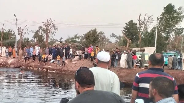 آخر استحمام.. ترعة الجرجاوية تودع طفلاً في طما بسوهاج آخر استحمام.. ترعة الجرجاوية تودع طفلاً في طما بسوهاج