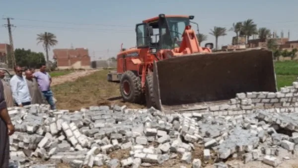 أخبار الوادي الجديد: إزالة تجاوزات على 15 فدانًا وإقامة دورات تدريبية حول تحديث كارت الفلاح أخبار الوادي الجديد: إزالة تجاوزات على 15 فدانًا وإقامة دورات تدريبية حول تحديث كارت الفلاح