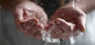 لماذا من الضروري الوضوء قبل مغادرة المنزل؟.. يحميك من أخطر المواقف.