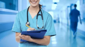سيدة تتظاهر بأنها ممرضة وتسبب في تضرر خلايا الدماغ.. محاكمة فورية في مركز طبي غير مرخص