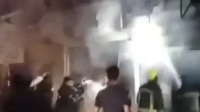 إخماد حريق في أربعة متاجر ملابس بشارع سعد زغلول في الإسماعيلية دون حدوث إصابات. إخماد حريق في أربعة متاجر ملابس بشارع سعد زغلول في الإسماعيلية دون حدوث إصابات.