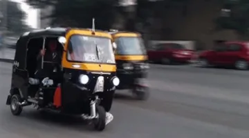 مطاردة مثيرة بين قوات الأمن و”توك توك” في إحدى المناطق.. إليكم التفاصيل