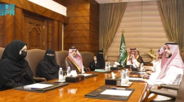 محافظ جدة يستعرض تقرير التعليم