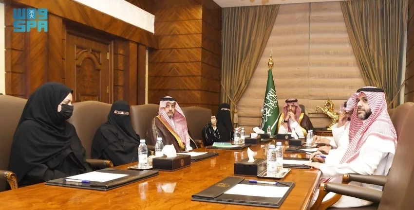 محافظ جدة يستعرض تقرير التعليم محافظ جدة يستعرض تقرير التعليم