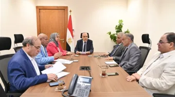 وزير الموارد المائية يجتمع بعدد من النواب لمناقشة مطالب المواطنين المتعلقة بصيانة الترع والكباري