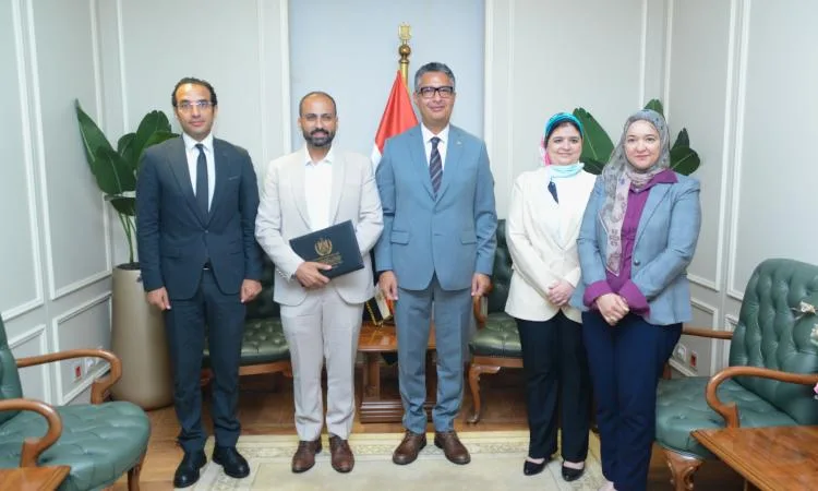 وزير التموين يكرم مبتكر أفضل فكرة من خلال “منصة حوار” لتتبع المنتجات الغذائية وزير التموين يكرم مبتكر أفضل فكرة من خلال “منصة حوار” لتتبع المنتجات الغذائية