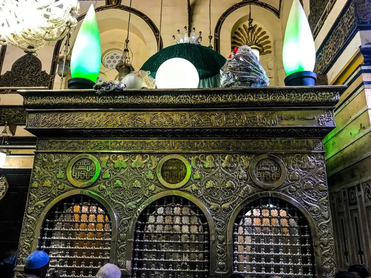 الفتوى تحسم النقاش بشأن الصلاة في المساجد التي تحتوي على أضرحة الفتوى تحسم النقاش بشأن الصلاة في المساجد التي تحتوي على أضرحة