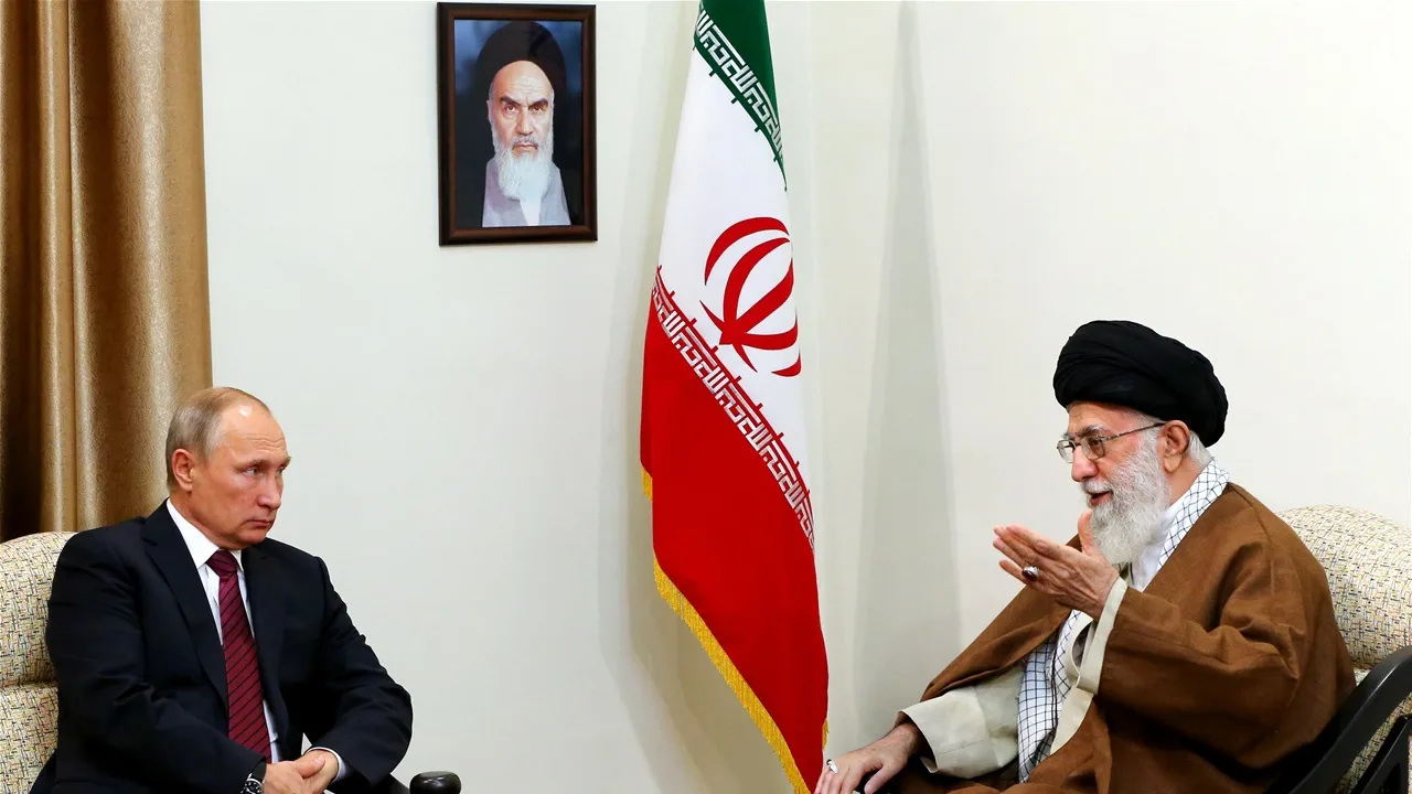 وزير الخارجية الإيراني يسلم رسالة استياء من السيد خامنئي إلى بوتين وزير الخارجية الإيراني يسلم رسالة استياء من السيد خامنئي إلى بوتين