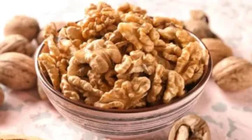 ما هي مزايا تناول الجوز المنقوع على الريق؟