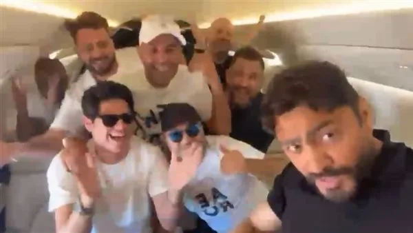 تامر حسني يلهب حماس جمهوره بفيديو من داخل الطائرة لأغنيته الجديدة «خلونا نشوفكم تاني»