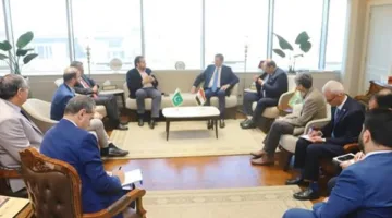 وزير الزراعة يناقش مع نظيره الباكستاني سبل تعزيز التعاون الزراعي وتبادل الخبرات.