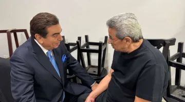 محمود سعد مع قرداحي والحجار خلف الكواليس في حلقة ‘كامل العدد’