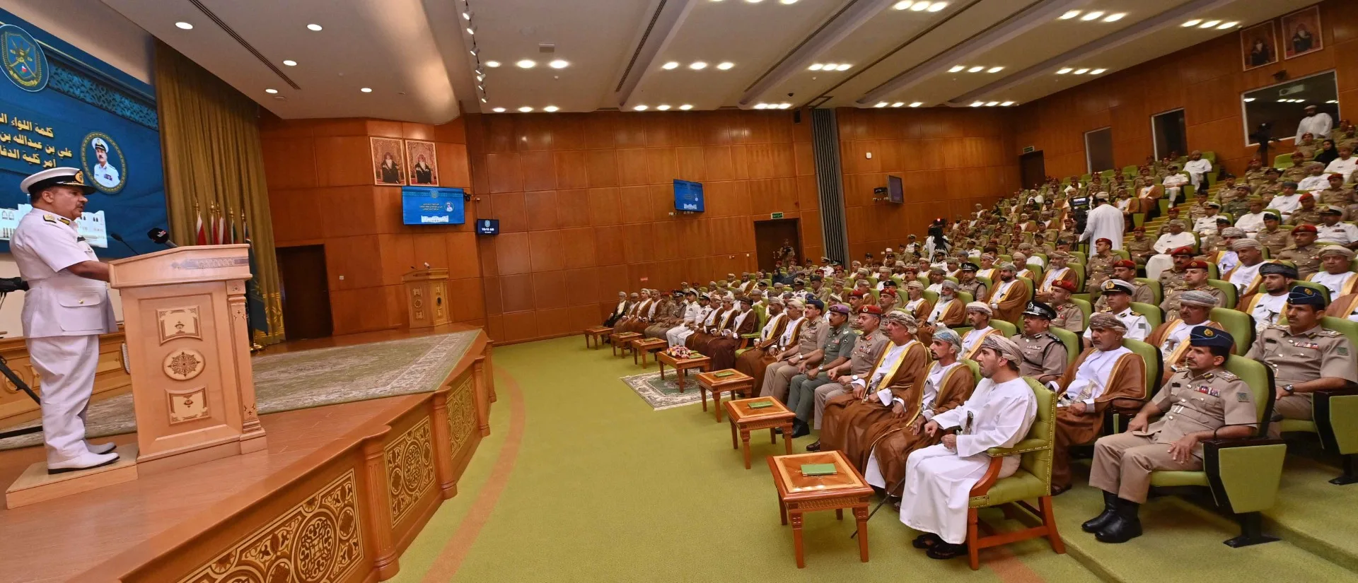 تخريج الدورة الثانية عشر من كلية الدفاع الوطني تخريج الدورة الثانية عشر من كلية الدفاع الوطني